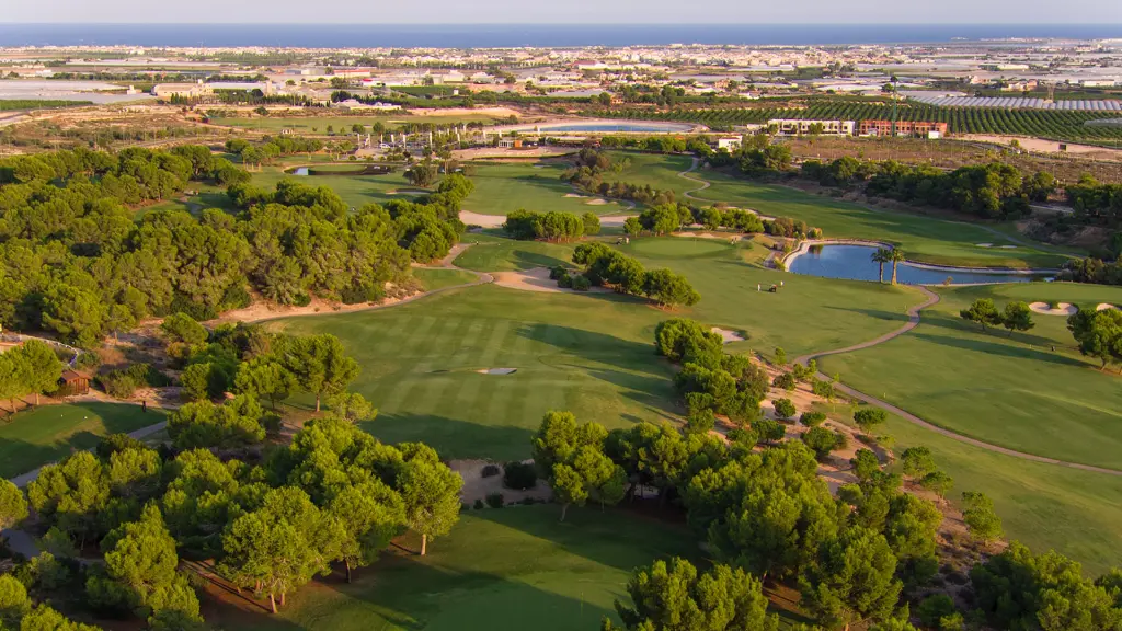 lo-romero-golf-1.webp