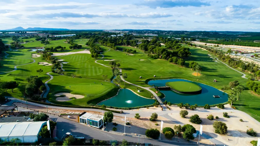 lo-romero-golf-3.webp