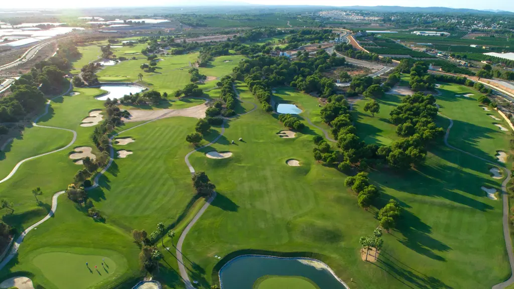 lo-romero-golf-2.webp